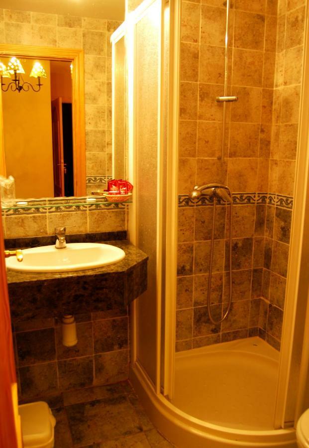 La Noguera Hotel Palomera Bagian luar foto